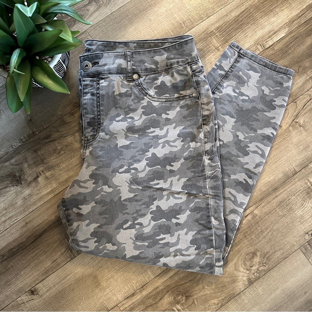Maurice’s 20 short camo skinny jeans